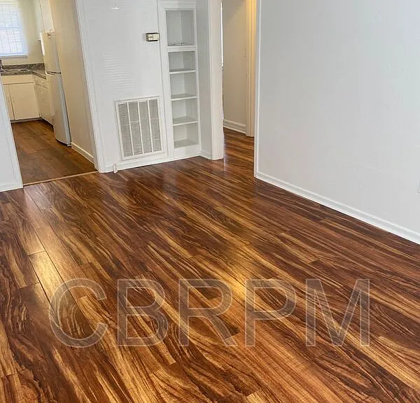 2422 23rd St — Photo 3