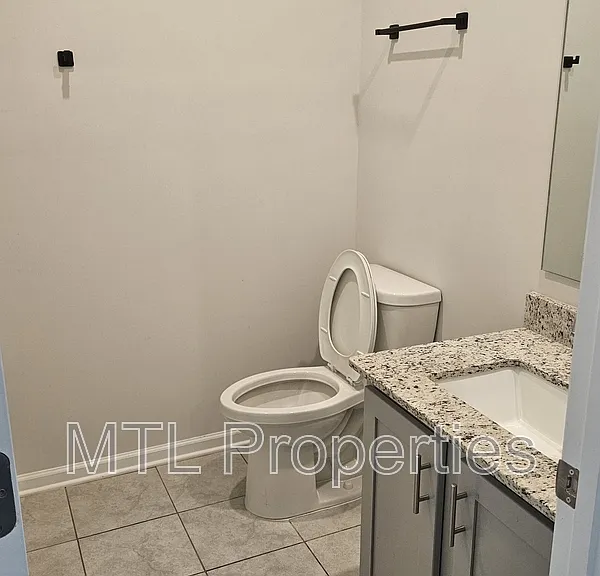 195 Bezelle Ave — Photo 19