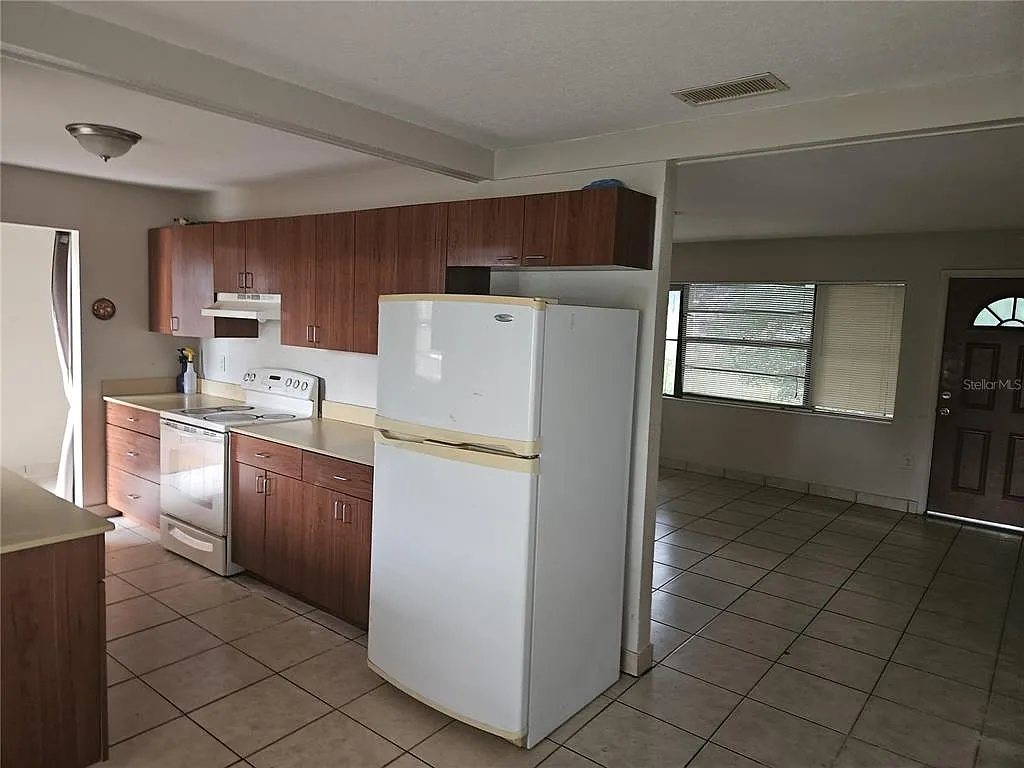 3 bed, 2.0 bath, 1470 sqft, $1,800 — Photo 4