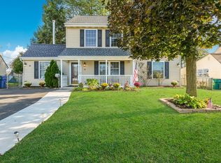 16 Micahill Rd, Levittown, PA 19056