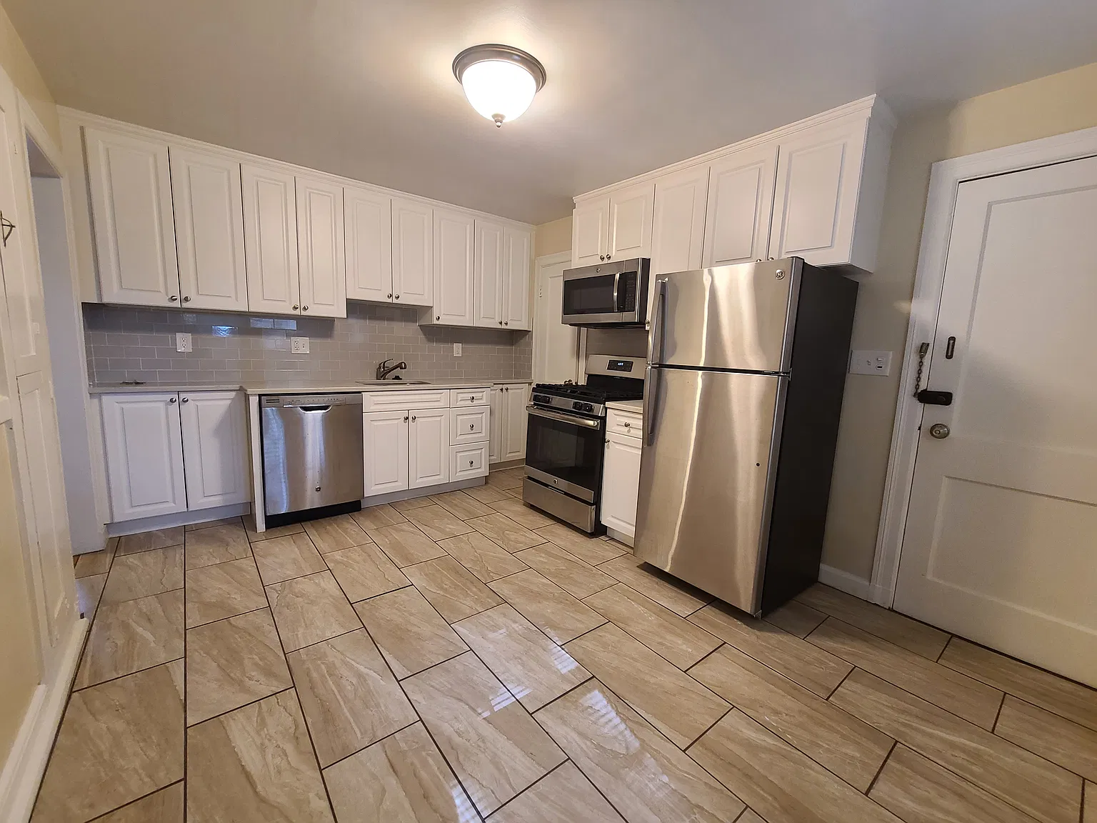 1 bed, 700 sqft, $2,300 — Photo 2