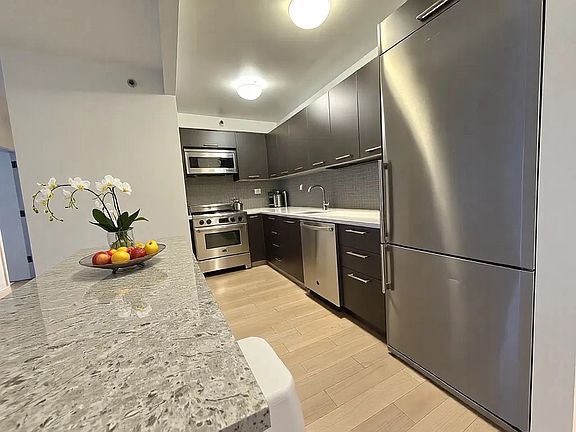 4th image of 222 E 39th St APT 12G