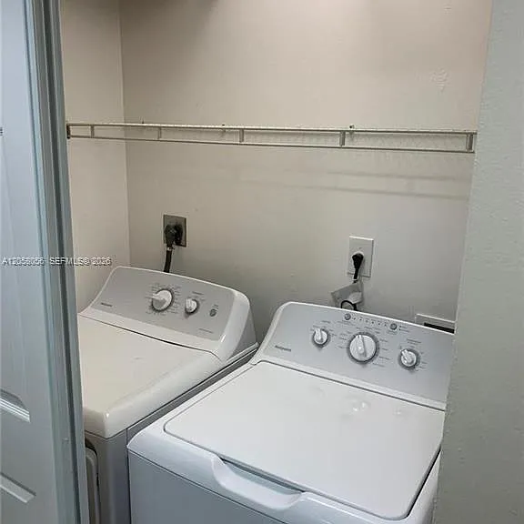 7911 NW 75th Ave — Photo 11