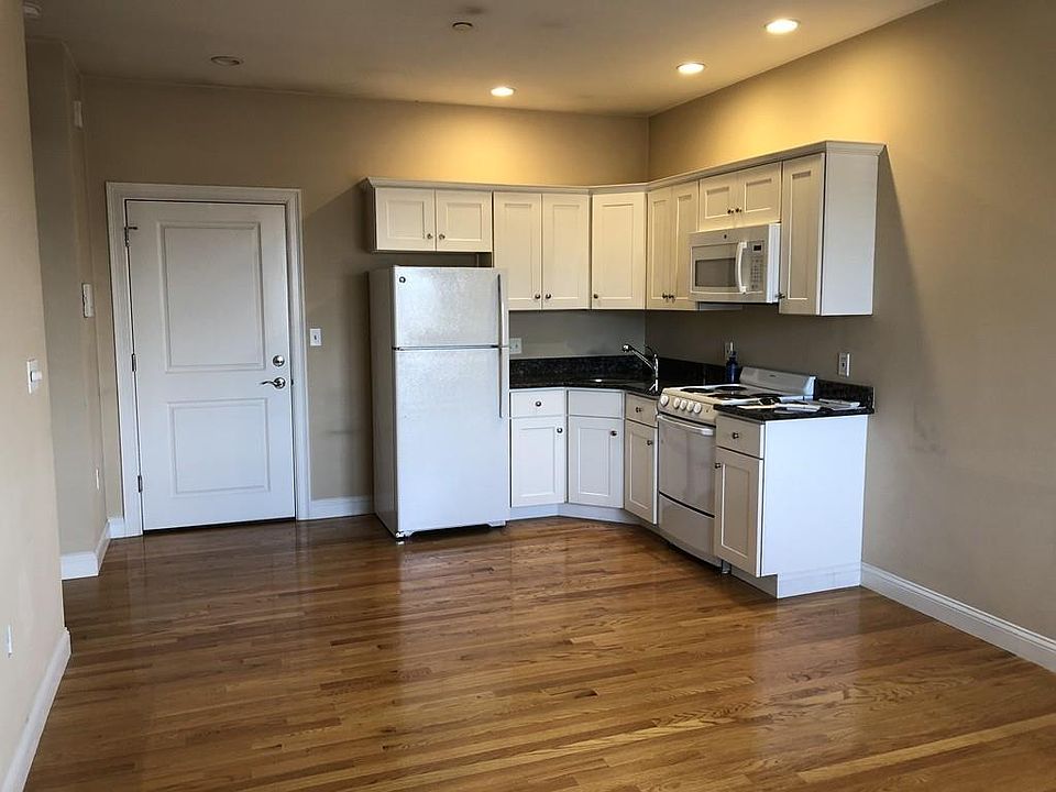 1st image of 60 Pearl St Unit 202