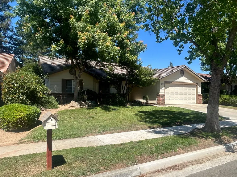3256 W Calimyrna Ave — Photo 1
