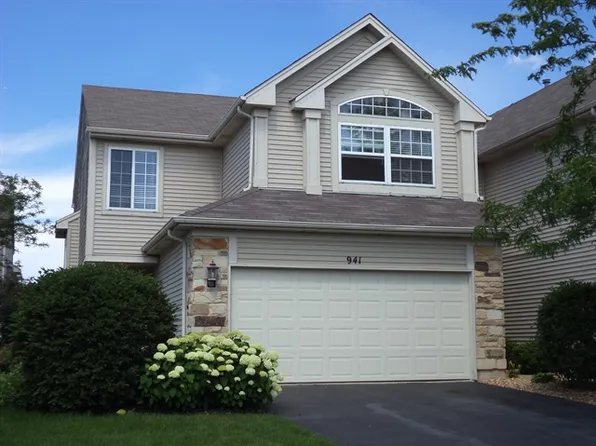 941 Viewpoint Dr, Lake In The Hills, IL 60156