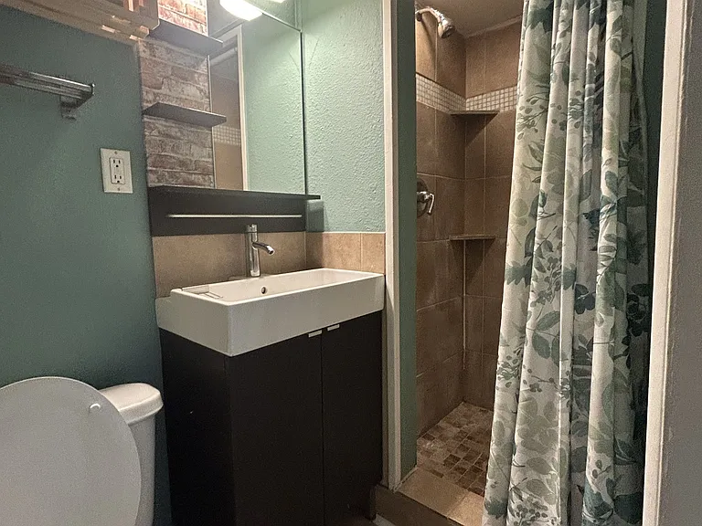601 Manitou Ave #8 — Photo 4