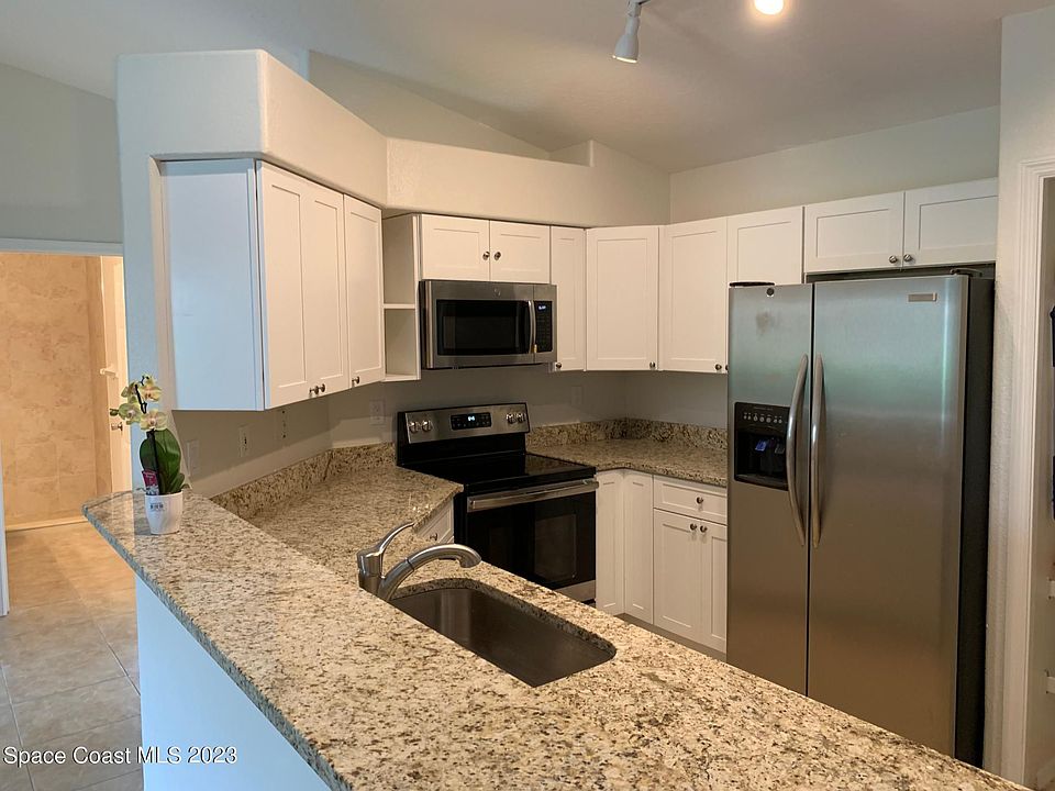 2nd image of 525 Jackson Ave #0