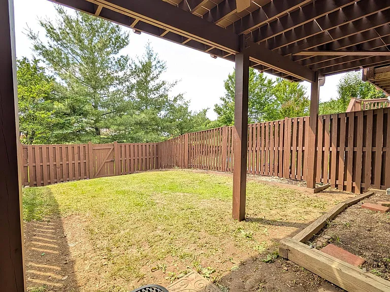 211 Shirley Sq SE — Photo 49