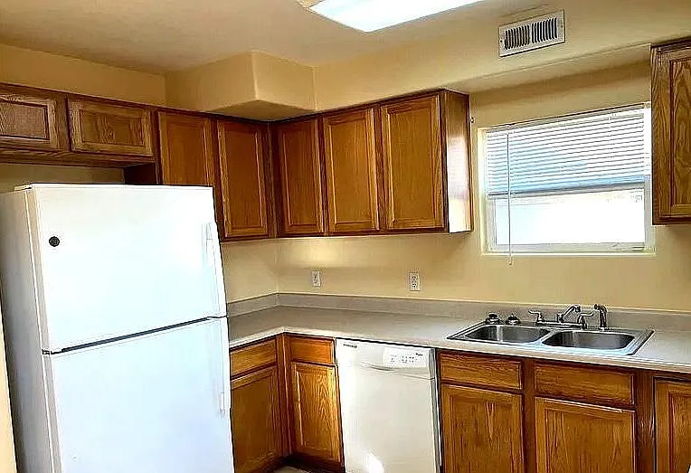 W Nevada Pl — Photo 9