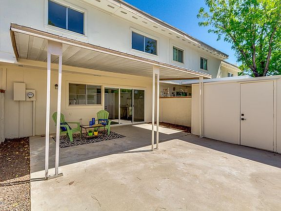 INDOOR OUTDOOR LIVING
