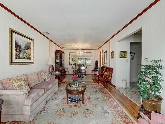 5th image of 709 Carlyle Ave