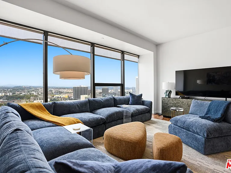 1100 Wilshire Blvd #2604 — Photo 7