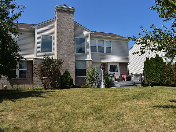 3rd image of 16665 Lakeville Xing