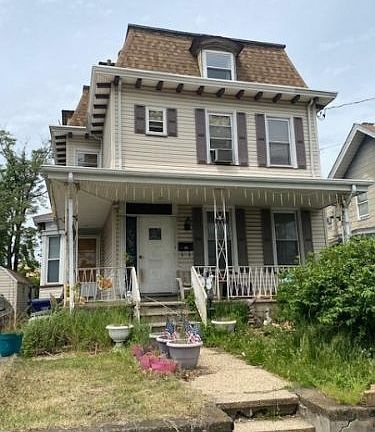 5th image of 425 Park St