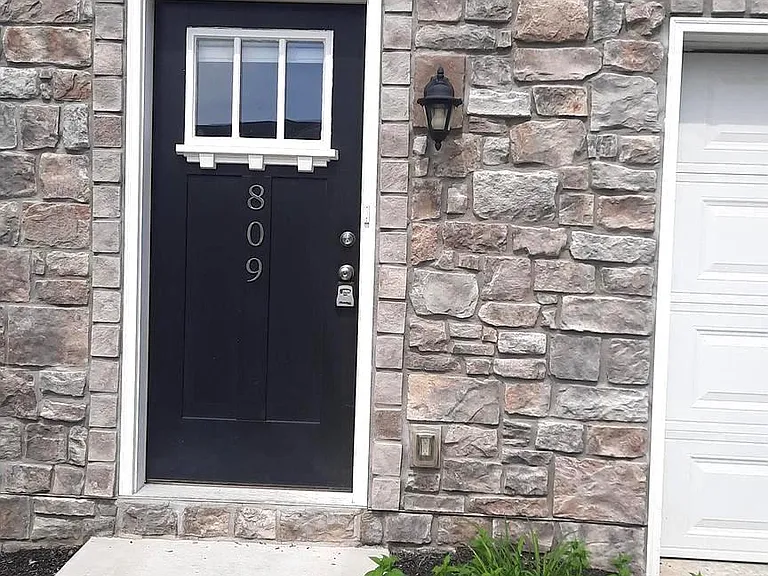809 Admirals Quay Dr — Photo 2