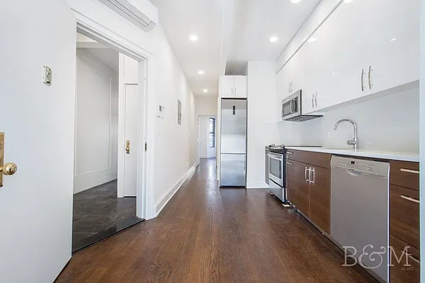 Rented by Brick&Mortar | media 48