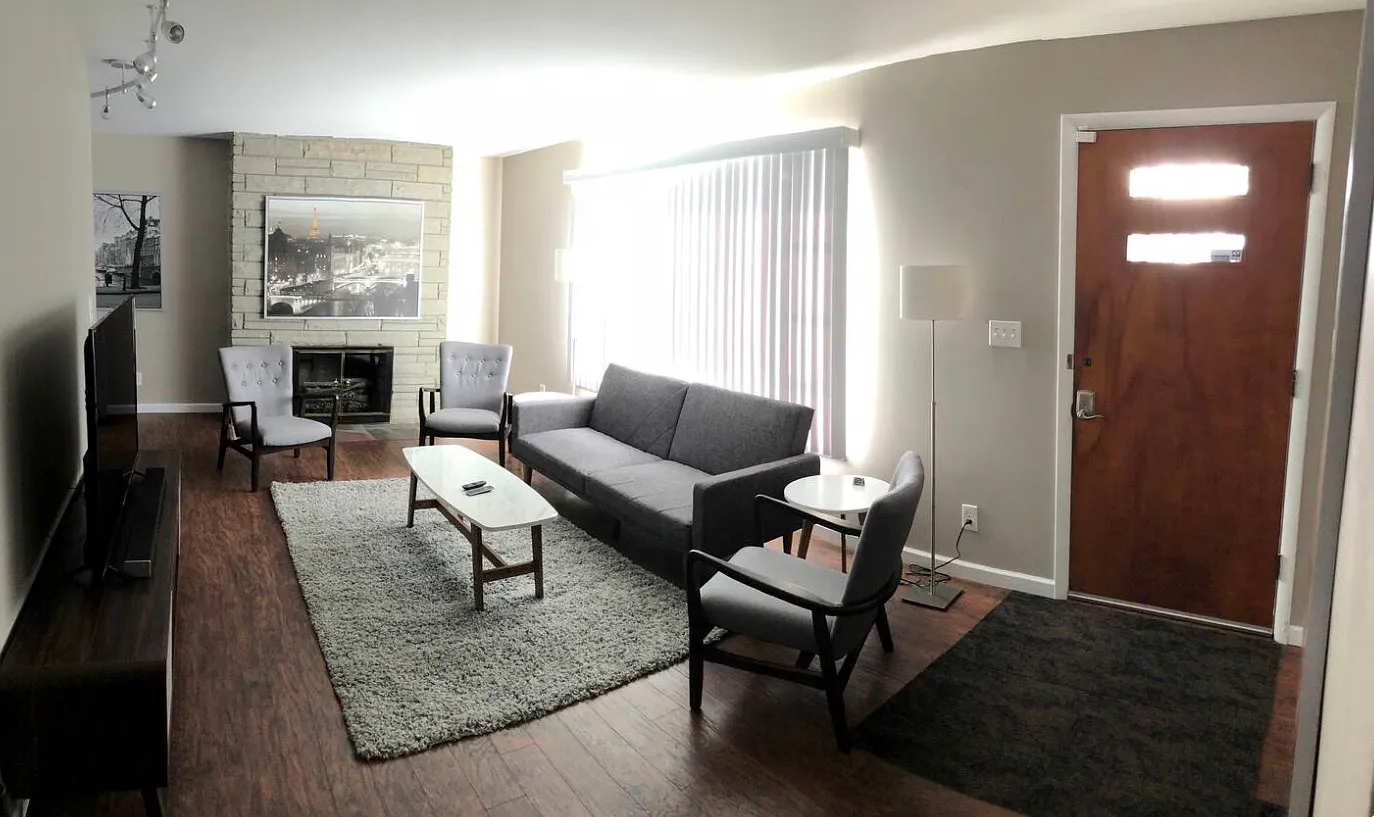3 bed, 2.5 bath, 1759 sqft, $2,295 — Photo 2