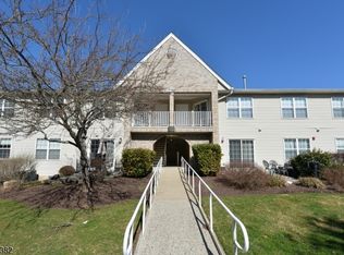 20 Parkside Ct, Wayne, NJ