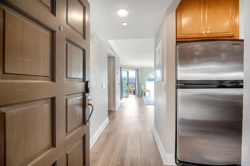 Building Photo - 7509 Draper Ave #309