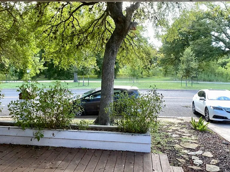 1013 Nile St — Photo 3