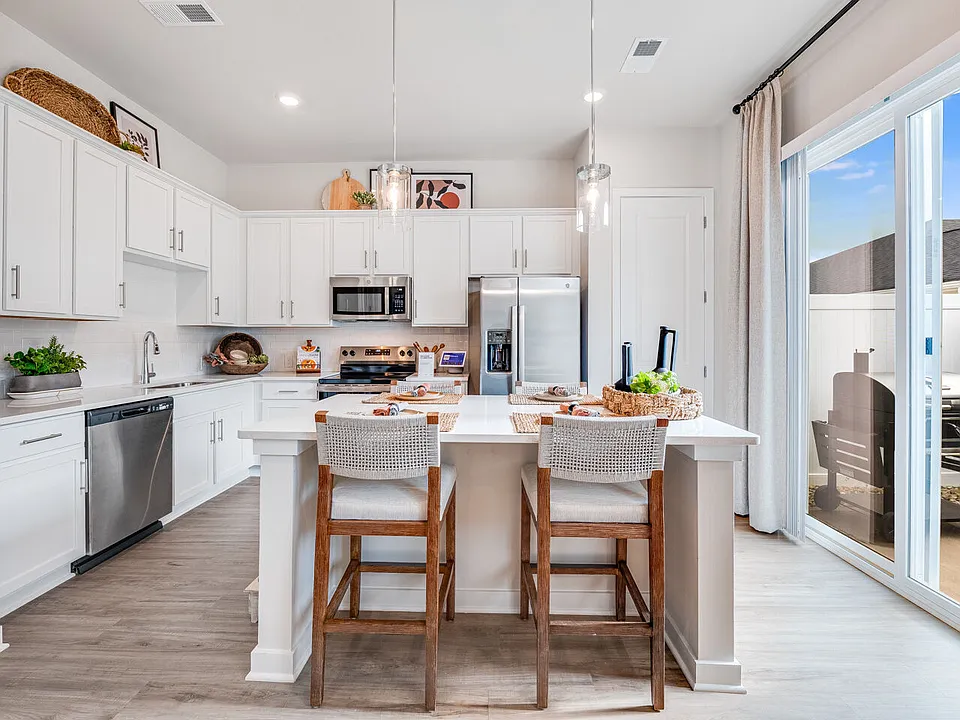Yardly Laveen Spectrum apartments community photo