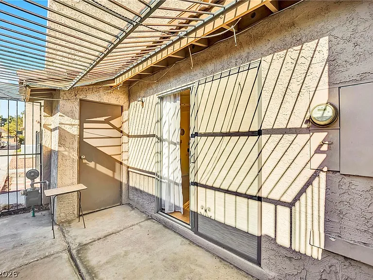 4189 Mississippi Ave — Photo 13