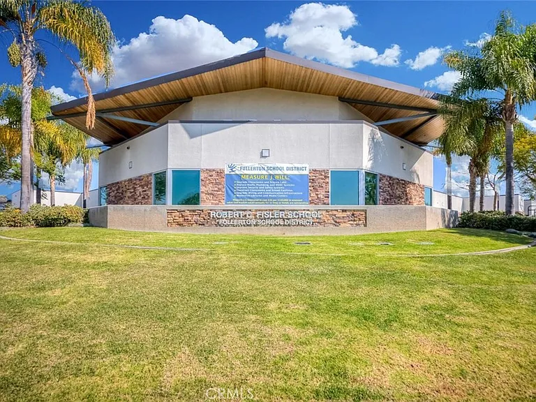 2068 Owens Dr — Photo 38