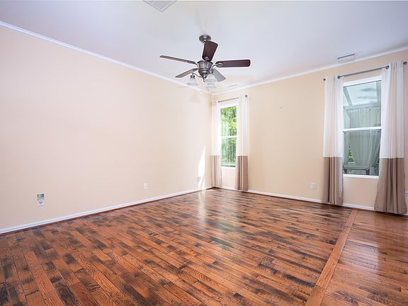 4th image of 2106 Pear Tree Ln