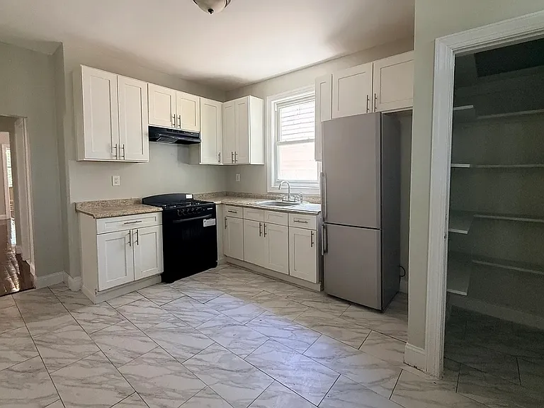 203 N 15th St — Photo 9