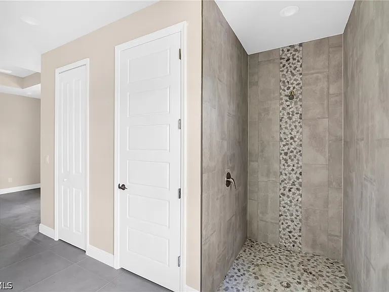 208 Clover Ave — Photo 12
