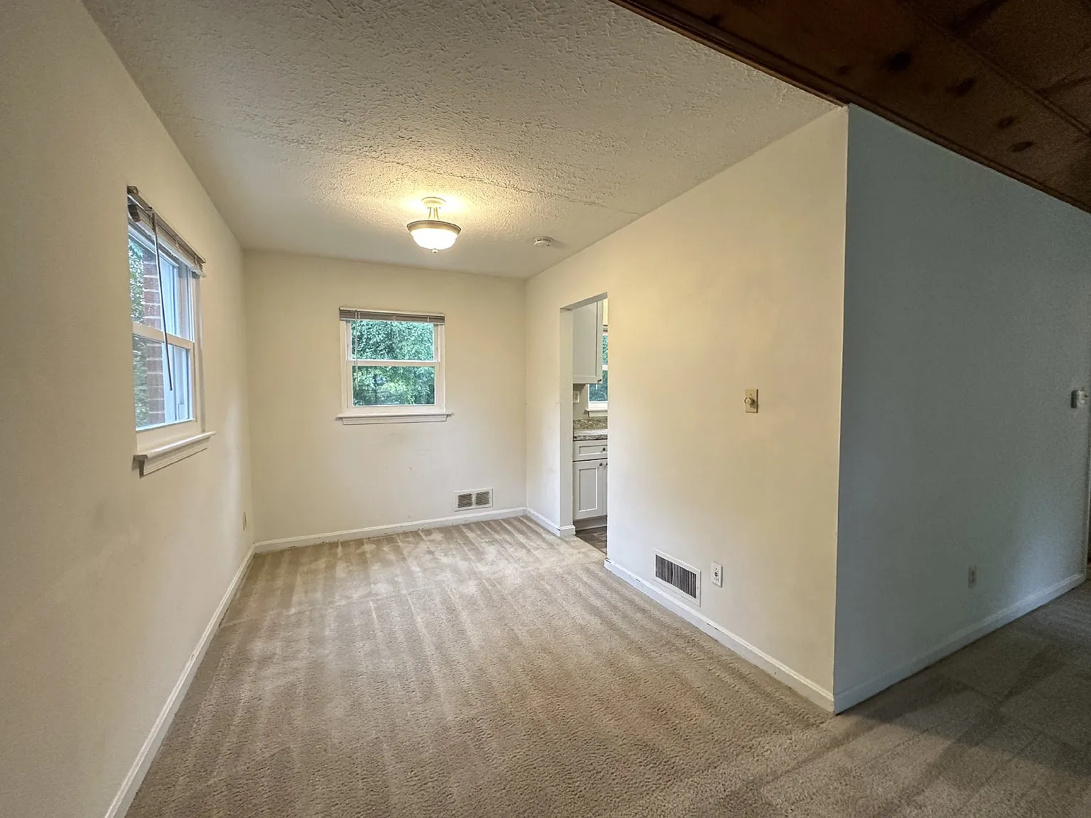 3 bed, 1.5 bath, 1758 sqft, $3,000 — Photo 4