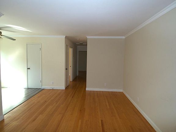 2nd image of 939 Rose Ave