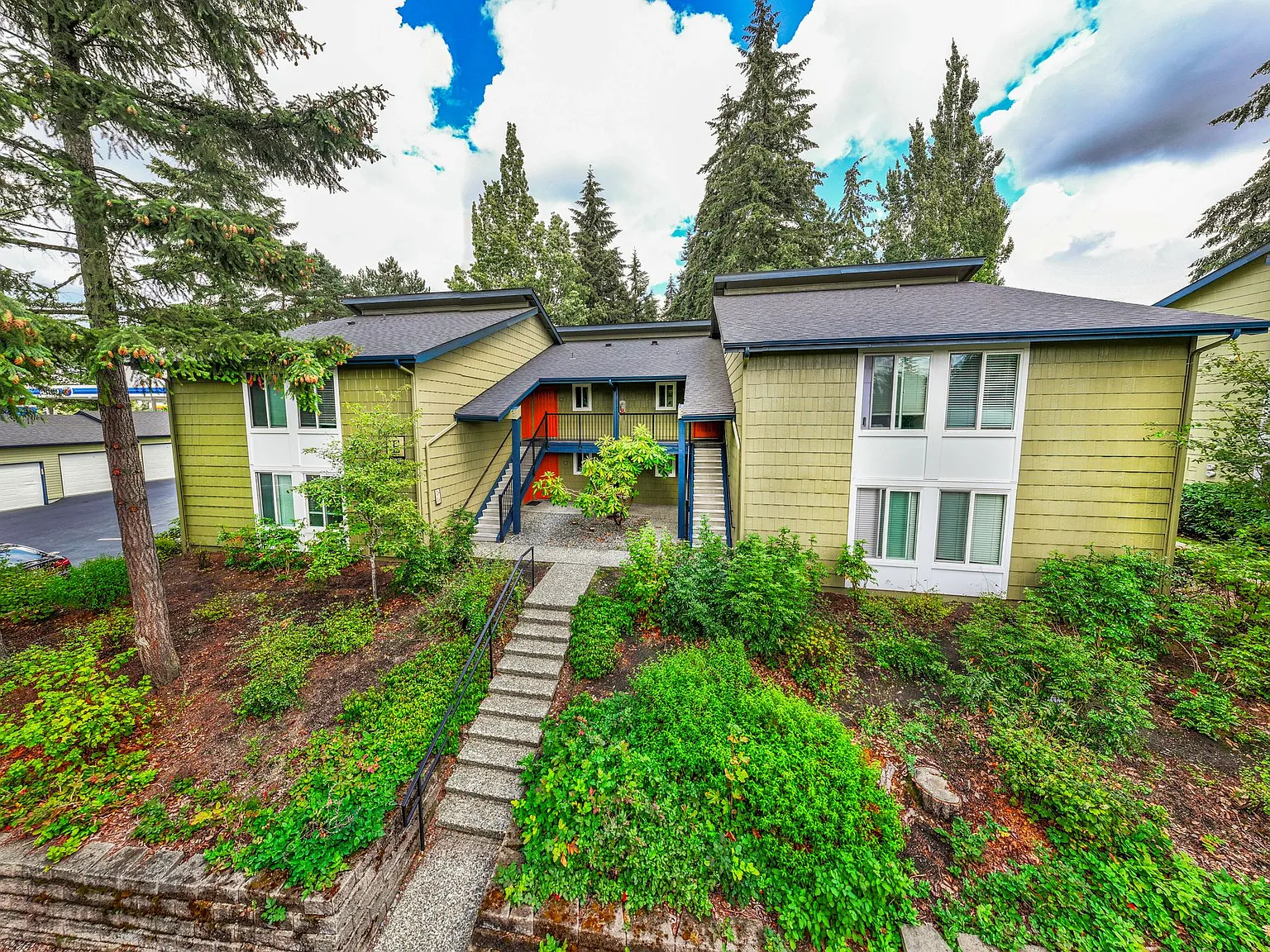 The Kamber Ridge Apartments — Photo 2