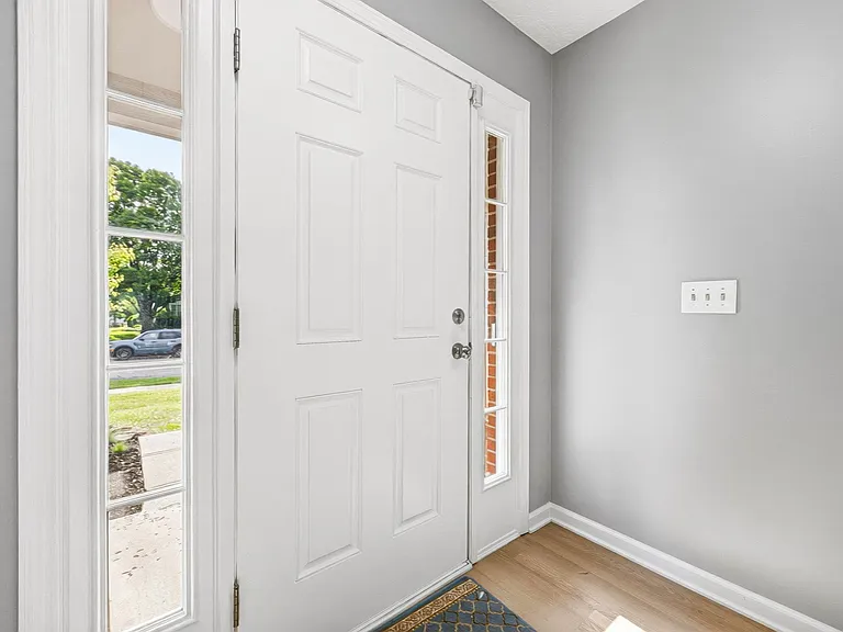 3033 Jamestown Dr — Photo 2