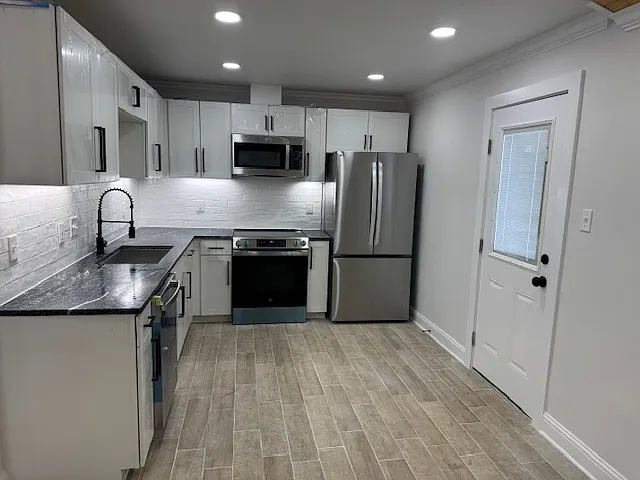 3 bed, 1300 sqft, $2,200 — Photo 4