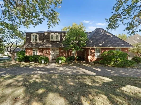 1301 NW Fairway Cir, Blue Springs, MO 64014