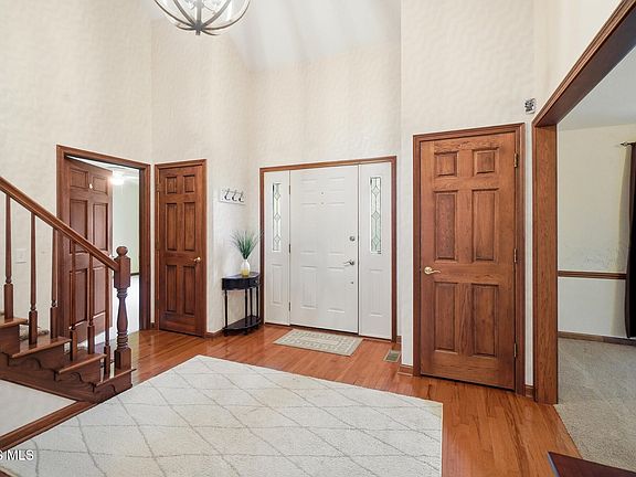 5th image of 820 Bitterbrush Ln