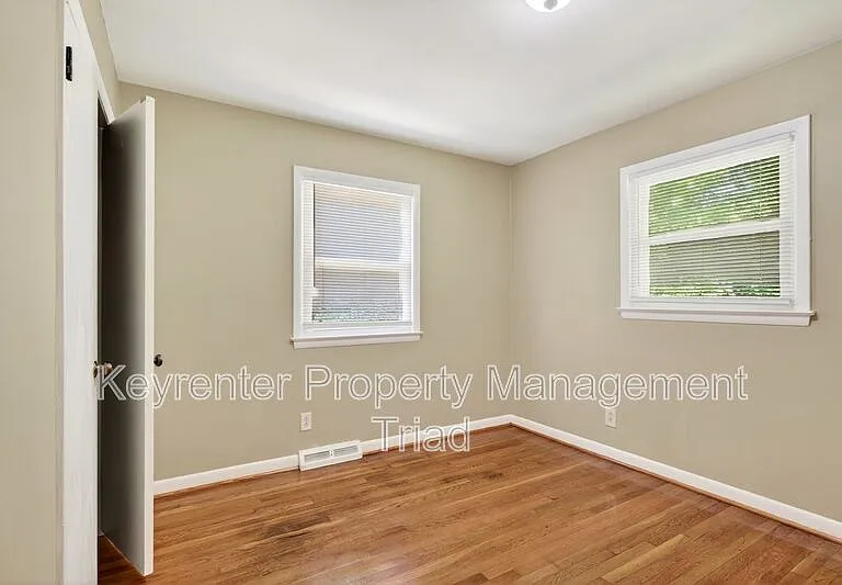 1821 W Meadowview Rd — Photo 16