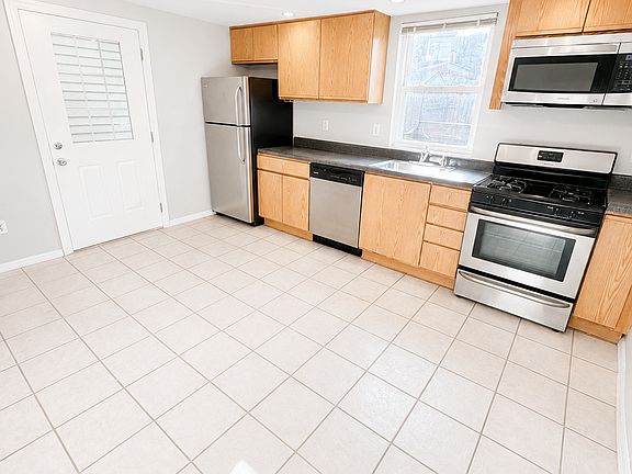 3rd image of 152 S 17th St
