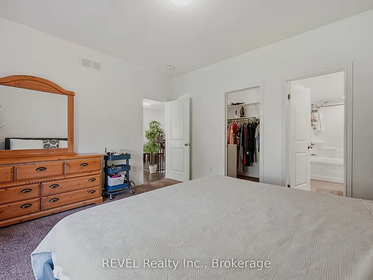 39 Pierpoint Dr — Photo 16