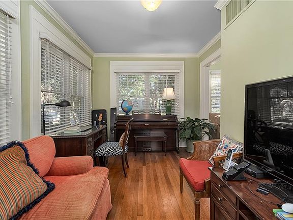 5th image of 235 Whittier Cir