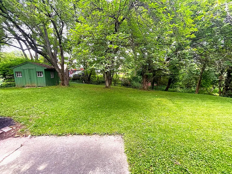 8410 Buckhannon Dr — Photo 29