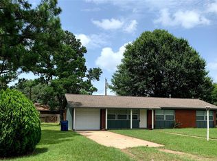 104 Bledsoe St, Prairie View, TX 77445