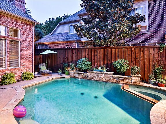 3rd image of 149 Dickens Dr