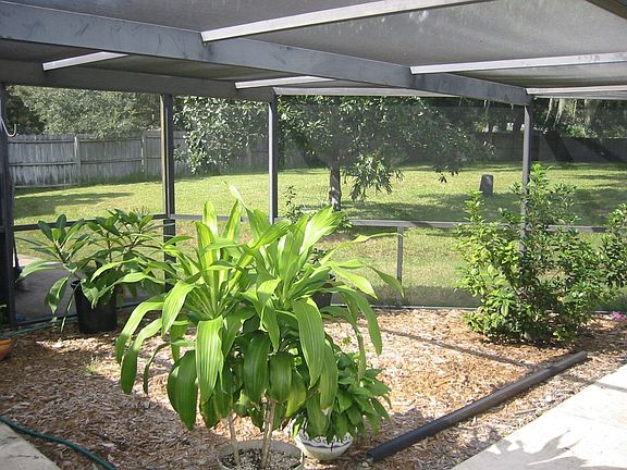 garden area under screen