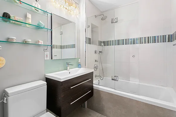 Rented by Bond New York | media 19