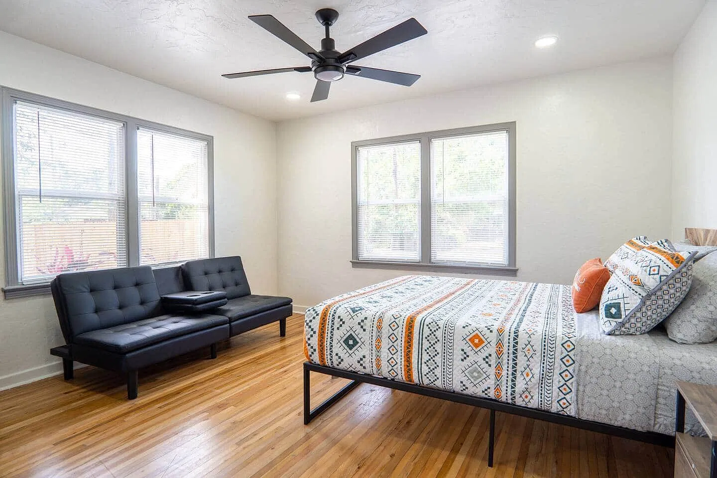 3 bed, 1019 sqft, $700 — Photo 2
