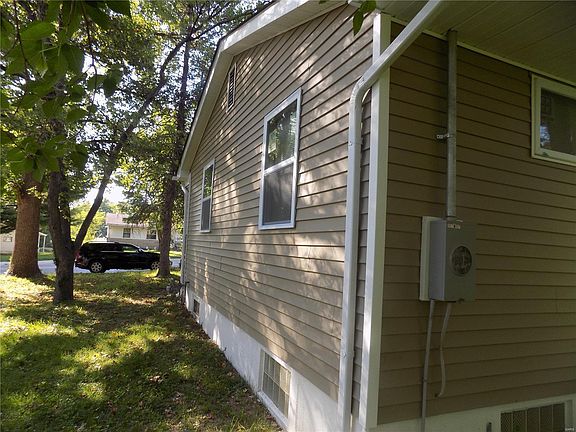 5th image of 10206 Lilac Ave