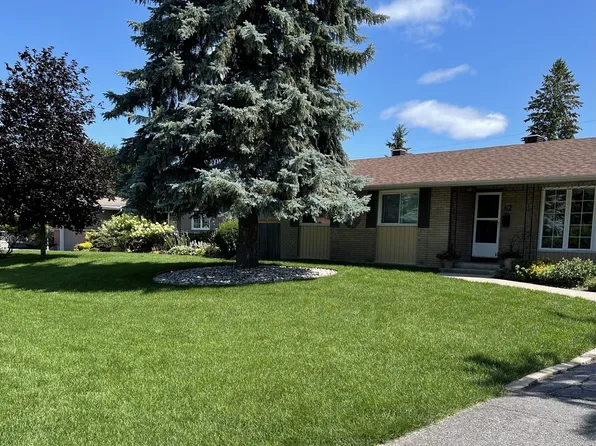62 Foothills Dr, Ottawa, ON K2H 6K3